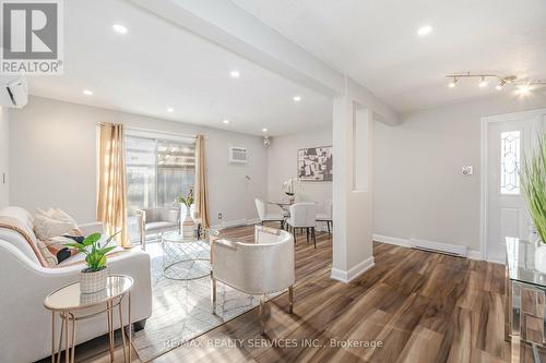 32 Hindquarter Court, Brampton, ON - Indoor Photo Showing Living Room