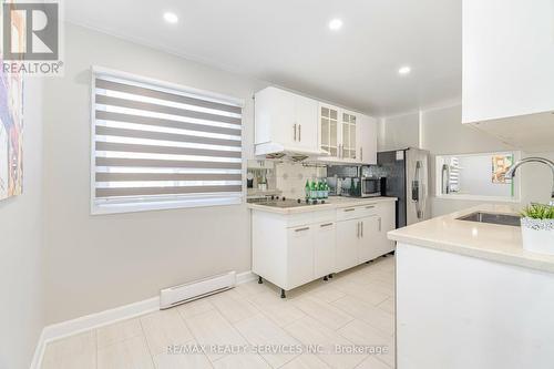 32 Hindquarter Court, Brampton, ON - Indoor Photo Showing Kitchen