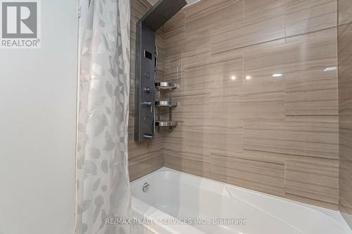 32 Hindquarter Court, Brampton, ON - Indoor Photo Showing Bathroom