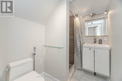 32 Hindquarter Court, Brampton, ON - Indoor Photo Showing Bathroom