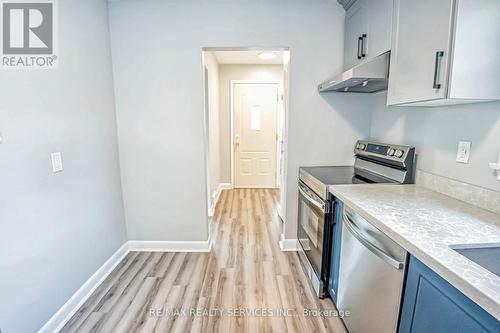 124 Mcmurchy Avenue S, Brampton, ON - Indoor Photo Showing Kitchen