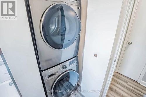 124 Mcmurchy Avenue S, Brampton, ON - Indoor Photo Showing Laundry Room