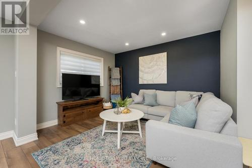 20 Faludon Drive, Halton Hills, ON - Indoor Photo Showing Living Room