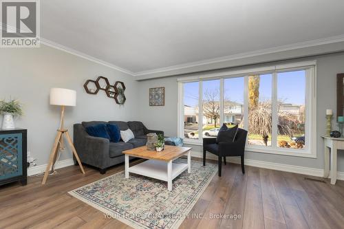 20 Faludon Drive, Halton Hills, ON - Indoor Photo Showing Living Room