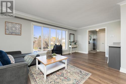 20 Faludon Drive, Halton Hills, ON - Indoor Photo Showing Living Room