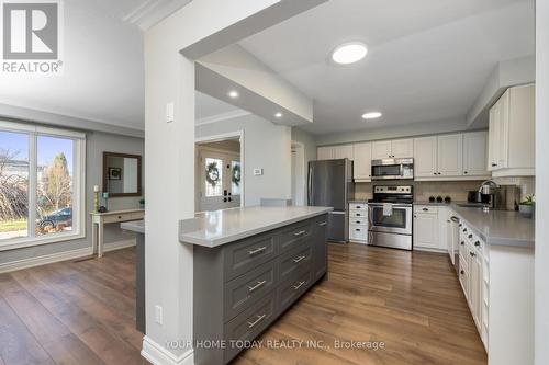 20 Faludon Drive, Halton Hills, ON - Indoor Photo Showing Kitchen