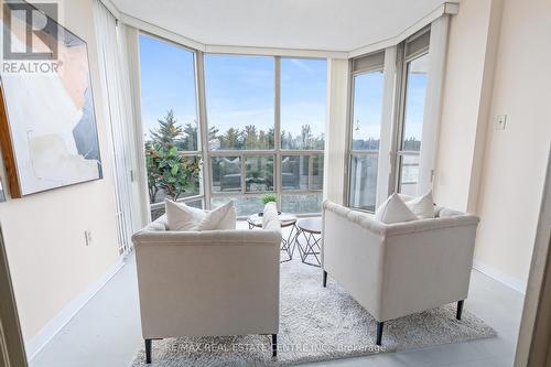 502 - 20 Mcfarlane Drive, Halton Hills, ON - Indoor Photo Showing Living Room