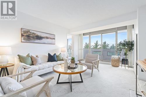 502 - 20 Mcfarlane Drive, Halton Hills, ON - Indoor Photo Showing Living Room