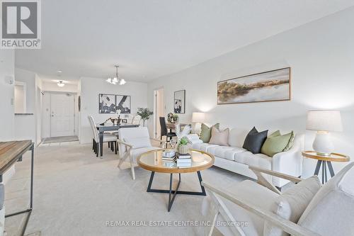 502 - 20 Mcfarlane Drive, Halton Hills, ON - Indoor Photo Showing Living Room