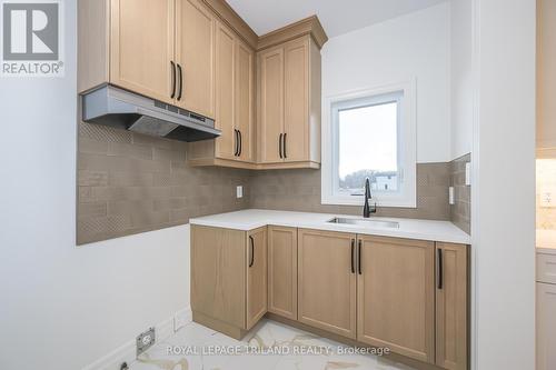 4211 Liberty Crossing, London, ON - Indoor Photo Showing Kitchen