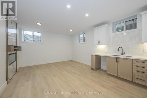 4211 Liberty Crossing, London, ON - Indoor Photo Showing Kitchen