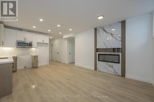 4211 Liberty Crossing, London, ON - Indoor Photo Showing Kitchen With Upgraded Kitchen