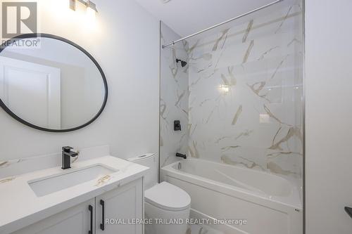 4211 Liberty Crossing, London, ON - Indoor Photo Showing Bathroom