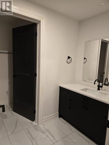 7537 Splendour Drive, Niagara Falls, ON - Indoor Photo Showing Bathroom