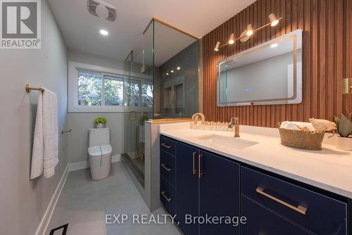 402 Upper Paradise Road, Hamilton, ON - Indoor Photo Showing Bathroom