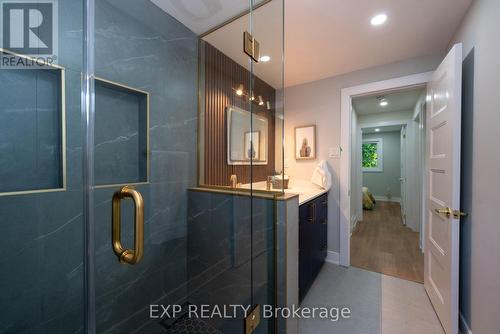 402 Upper Paradise Road, Hamilton, ON - Indoor Photo Showing Bathroom