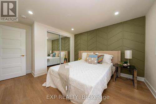 402 Upper Paradise Road, Hamilton, ON - Indoor Photo Showing Bedroom