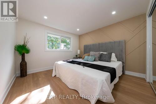 402 Upper Paradise Road, Hamilton, ON - Indoor Photo Showing Bedroom