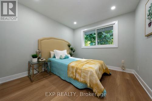 402 Upper Paradise Road, Hamilton, ON - Indoor Photo Showing Bedroom