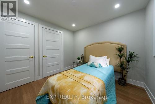 402 Upper Paradise Road, Hamilton, ON - Indoor Photo Showing Bedroom