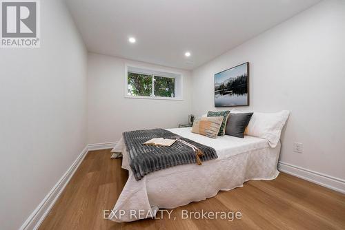 402 Upper Paradise Road, Hamilton, ON - Indoor Photo Showing Bedroom