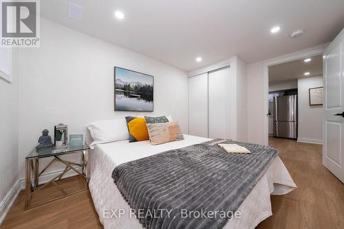 402 Upper Paradise Road, Hamilton, ON - Indoor Photo Showing Bedroom