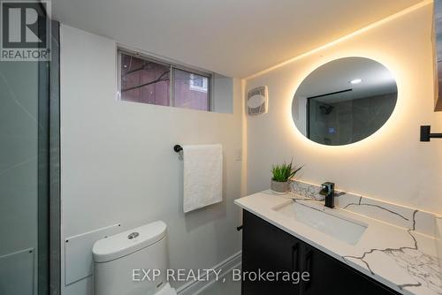 402 Upper Paradise Road, Hamilton, ON - Indoor Photo Showing Bathroom