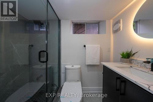 402 Upper Paradise Road, Hamilton, ON - Indoor Photo Showing Bathroom