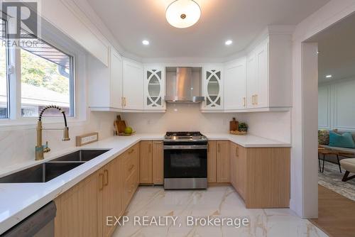 402 Upper Paradise Road, Hamilton, ON - Indoor Photo Showing Kitchen With Double Sink