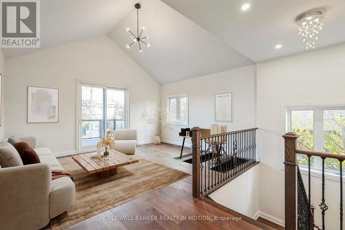 722 Beach Boulevard, Hamilton, ON - Indoor Photo Showing Living Room