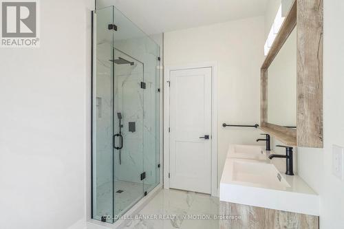 722 Beach Boulevard, Hamilton, ON - Indoor Photo Showing Bathroom