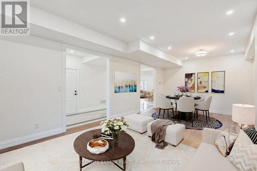 722 Beach Boulevard, Hamilton, ON - Indoor Photo Showing Living Room