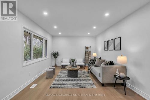 1248 Sorrel Road, London, ON - Indoor Photo Showing Living Room