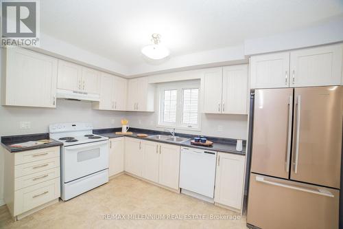 28 - 3200 Singleton Avenue, London, ON - Indoor Photo Showing Kitchen With Double Sink