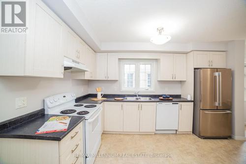 28 - 3200 Singleton Avenue, London, ON - Indoor Photo Showing Kitchen