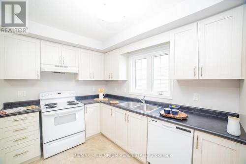 28 - 3200 Singleton Avenue, London, ON - Indoor Photo Showing Kitchen With Double Sink