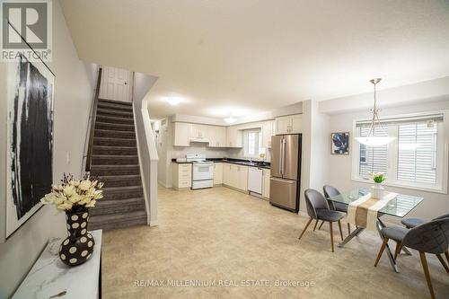 28 - 3200 Singleton Avenue, London, ON - Indoor Photo Showing Kitchen