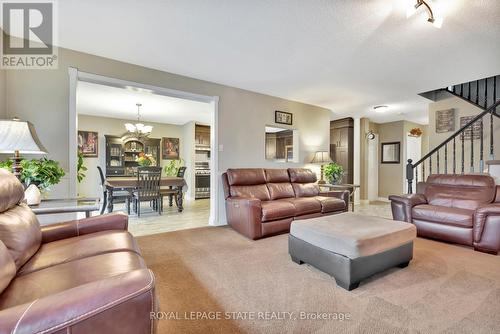 30 Philomena Drive, Hamilton, ON - Indoor Photo Showing Living Room