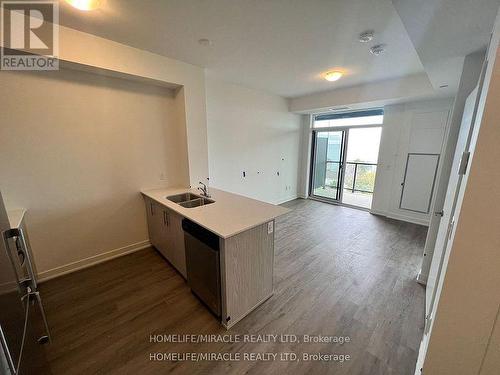 513 - 600 North Service Road, Hamilton, ON - Indoor Photo Showing Kitchen With Double Sink