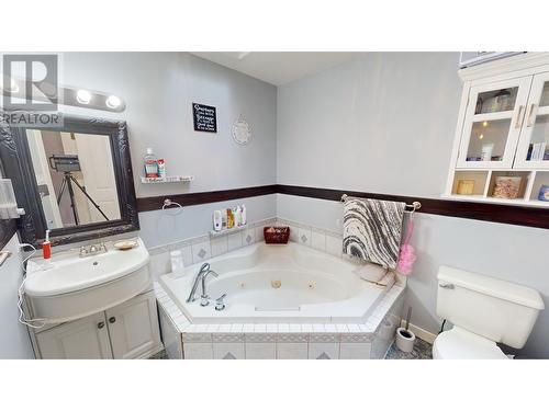 510 Dixon Street, Quesnel, BC - Indoor Photo Showing Bathroom