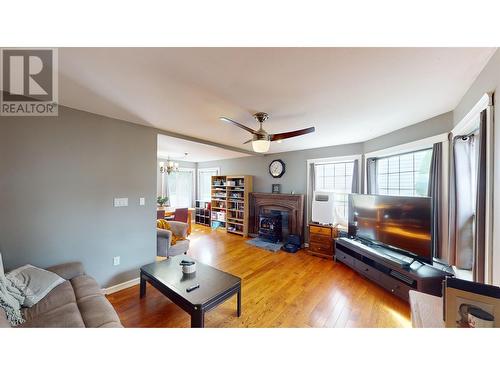 510 Dixon Street, Quesnel, BC - Indoor Photo Showing Living Room With Fireplace