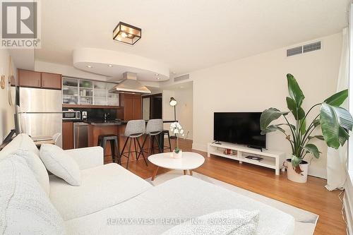 205 - 550 Queens Quay Way, Toronto, ON - Indoor Photo Showing Living Room