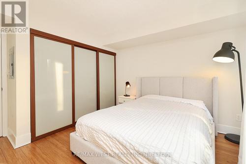 205 - 550 Queens Quay Way, Toronto, ON - Indoor Photo Showing Bedroom