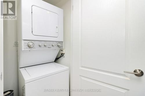 205 - 550 Queens Quay Way, Toronto, ON - Indoor Photo Showing Laundry Room