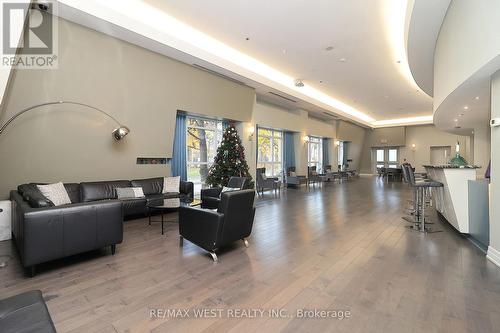 205 - 550 Queens Quay Way, Toronto, ON - Indoor