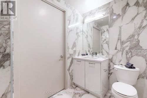 1014 - 195 Mccaul Street, Toronto, ON - Indoor Photo Showing Bathroom