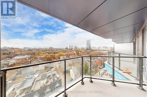 1014 - 195 Mccaul Street, Toronto, ON - Outdoor With View With Exterior