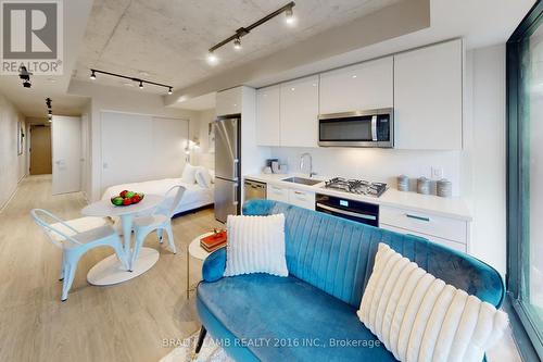 1014 - 195 Mccaul Street, Toronto, ON - Indoor Photo Showing Kitchen