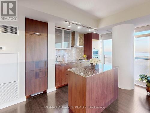 6008 - 14 York Street, Toronto, ON - Indoor Photo Showing Kitchen