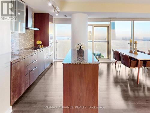 6008 - 14 York Street, Toronto, ON - Indoor Photo Showing Kitchen With Upgraded Kitchen